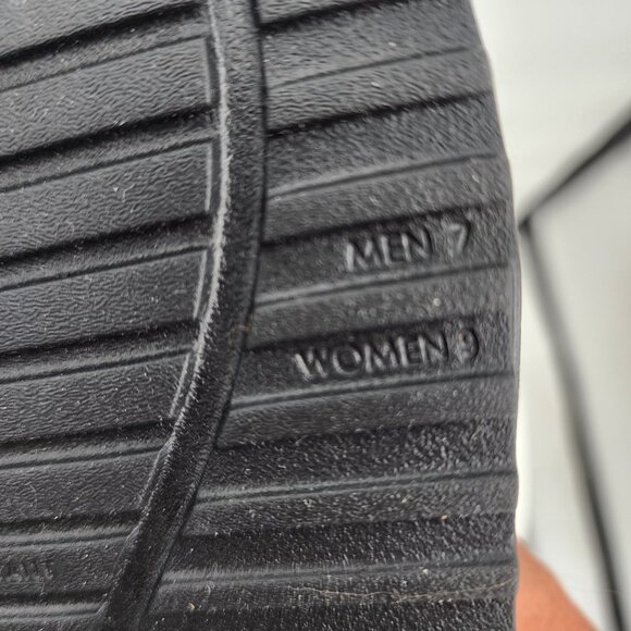 ANYWEAR Vibe Black EVA Slip On Recovery Sandals Size 9 NWT - Picture 10 of 10